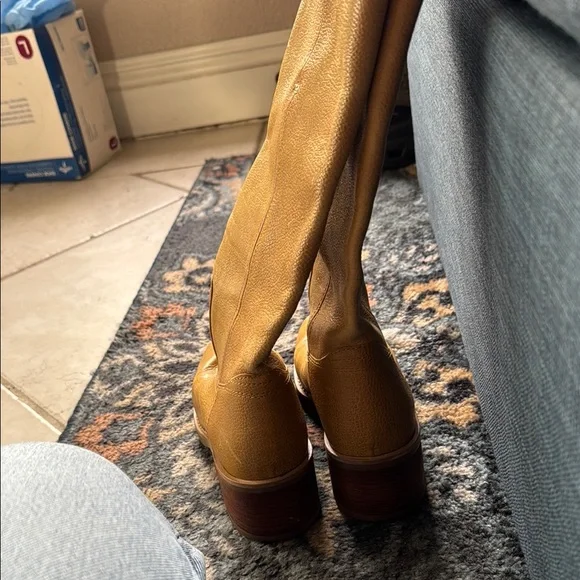 Amanda Smith Yellow Heeled Boots Sleek Design - Picture 4 of 5